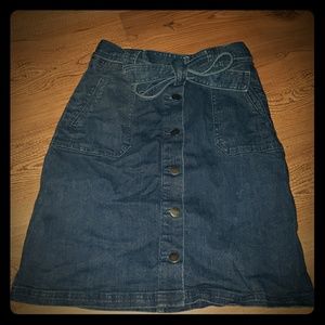 High-waisted button up skirt